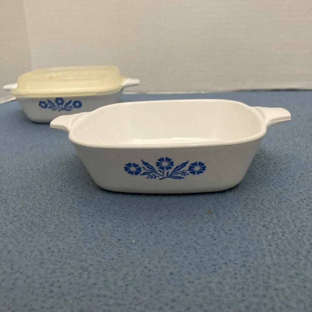 VTG Corning Ware Blue Cornflower Petite Pan (P-41)‎ Set Of 2 with 1 Plastic Lid